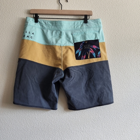Billabong Tribong Solid Pro Boardshorts - Picture 7 of 11